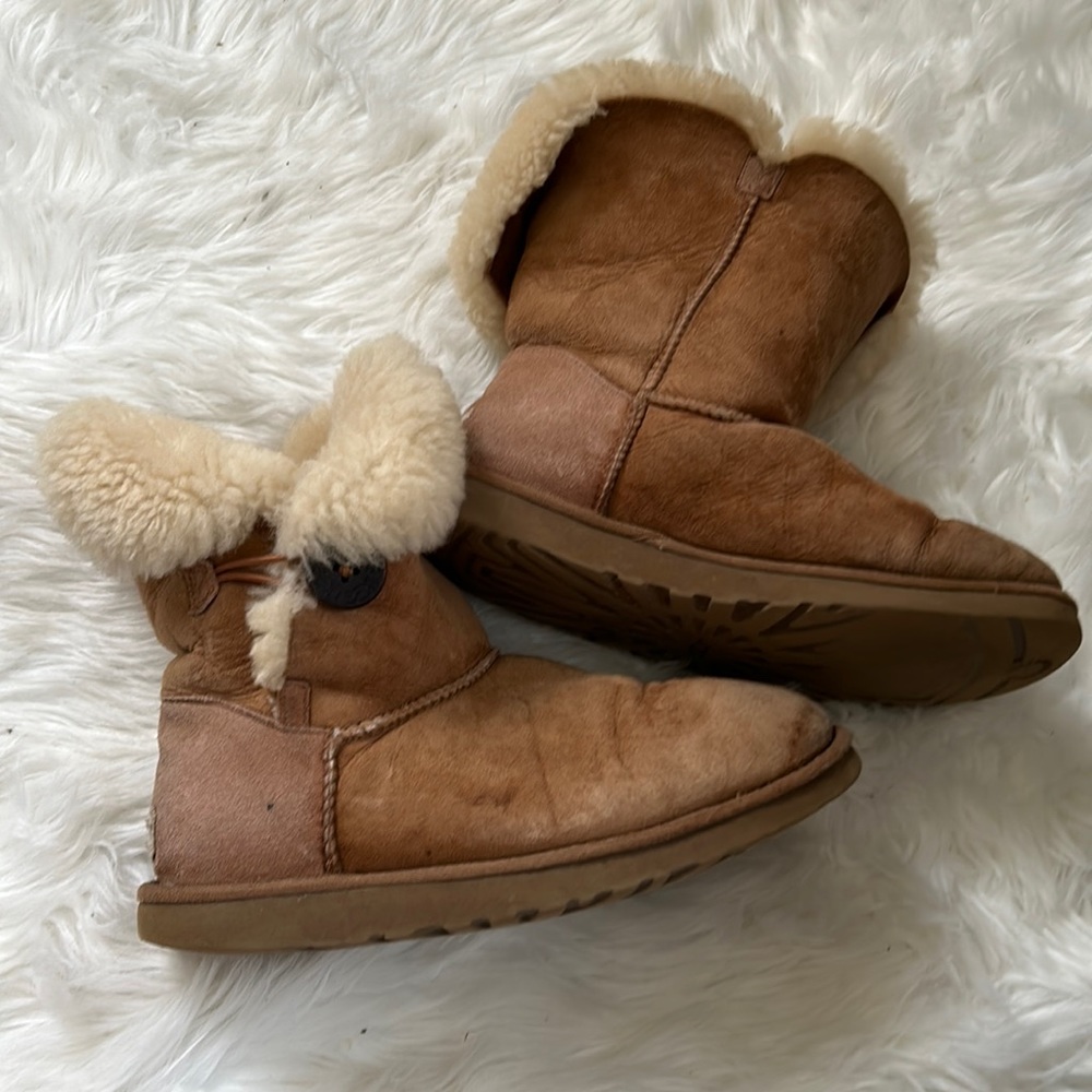 Button UGGS